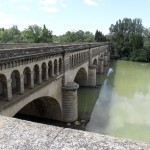 Magnifique passage du canal sur la rivière à Béziers