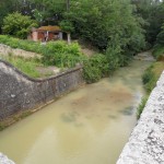 Ancienne piscine communale sous le canal