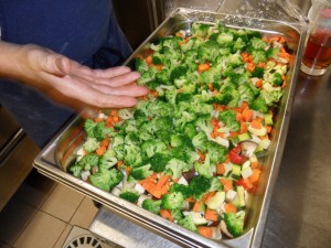 Préparation des légumes pour le plat du jour